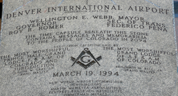 placa dedicatoria del Aeropuerto Internacional de Denver